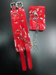 BDSM Κόκκινες δερμάτινες και μαλακές χειροπέδες