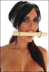 BDSM Δερμάτινο φίμωτρο με λουστραρισμένο ξύλο μήκους 20 cm