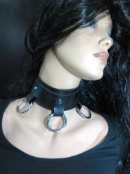 BDSM Περιλαίμιο από δέρμα με 3 μεταλλικούς χοντρούς κρίκους